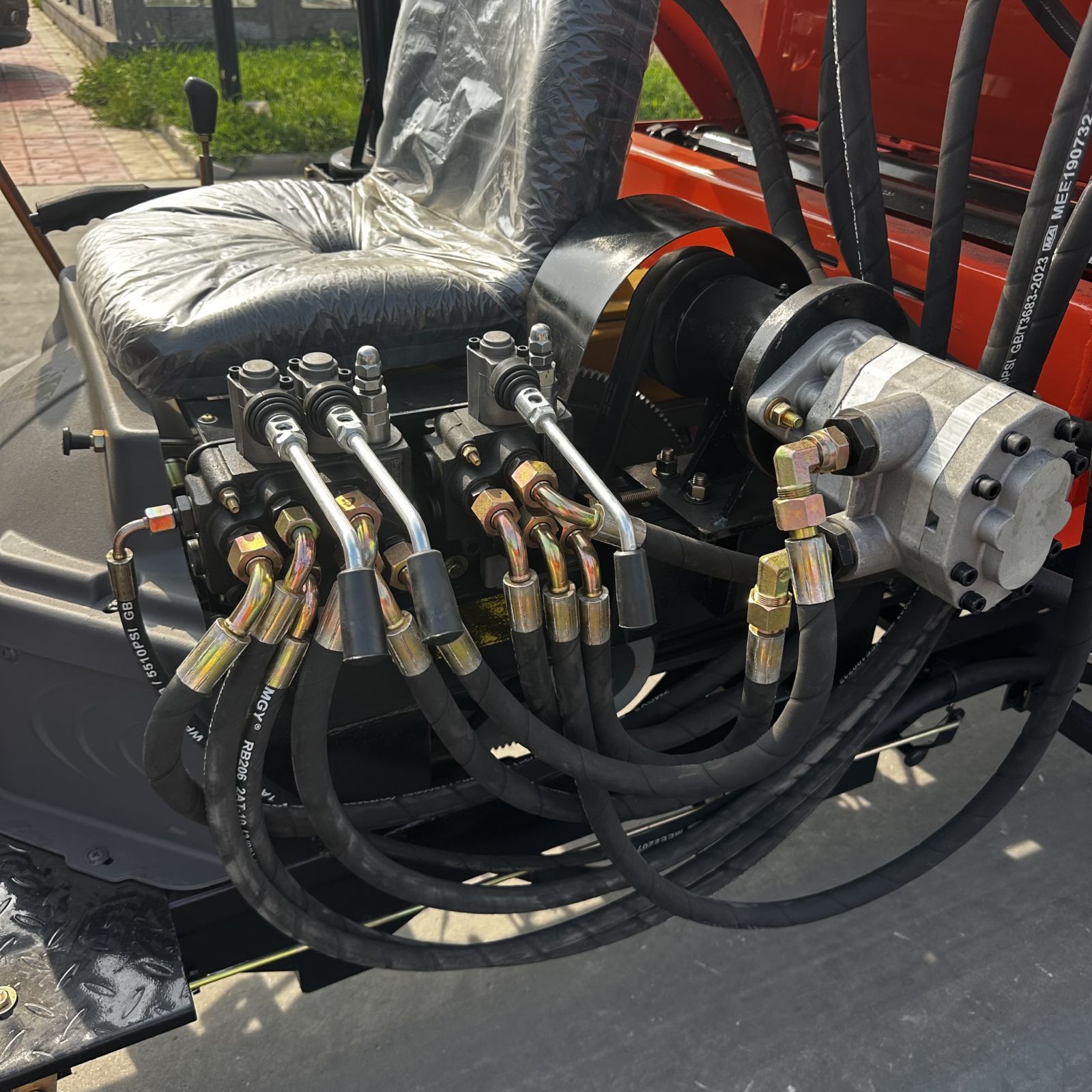 自走式三轮双圆盘/横绞龙撒肥机