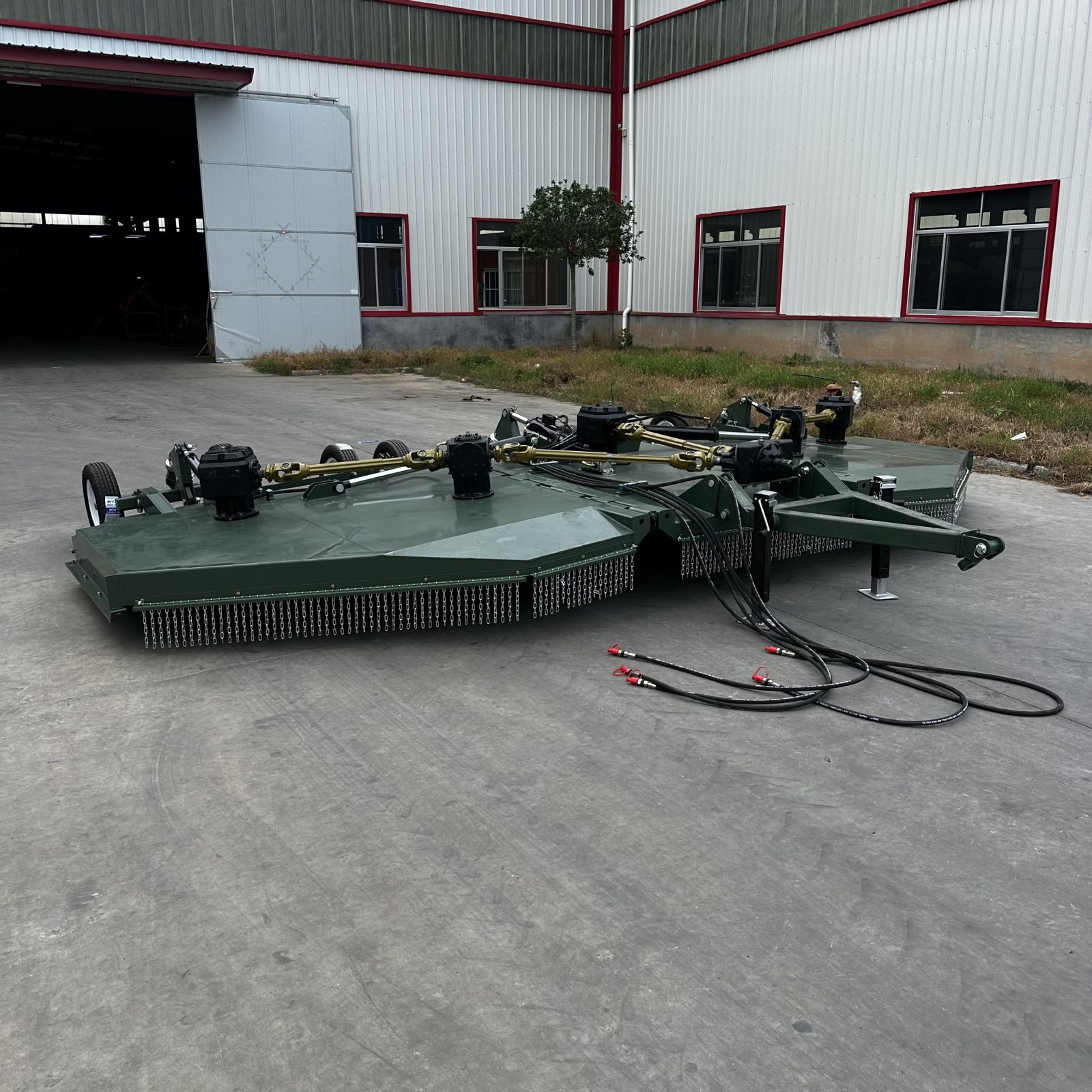 牵引式折翼割草机