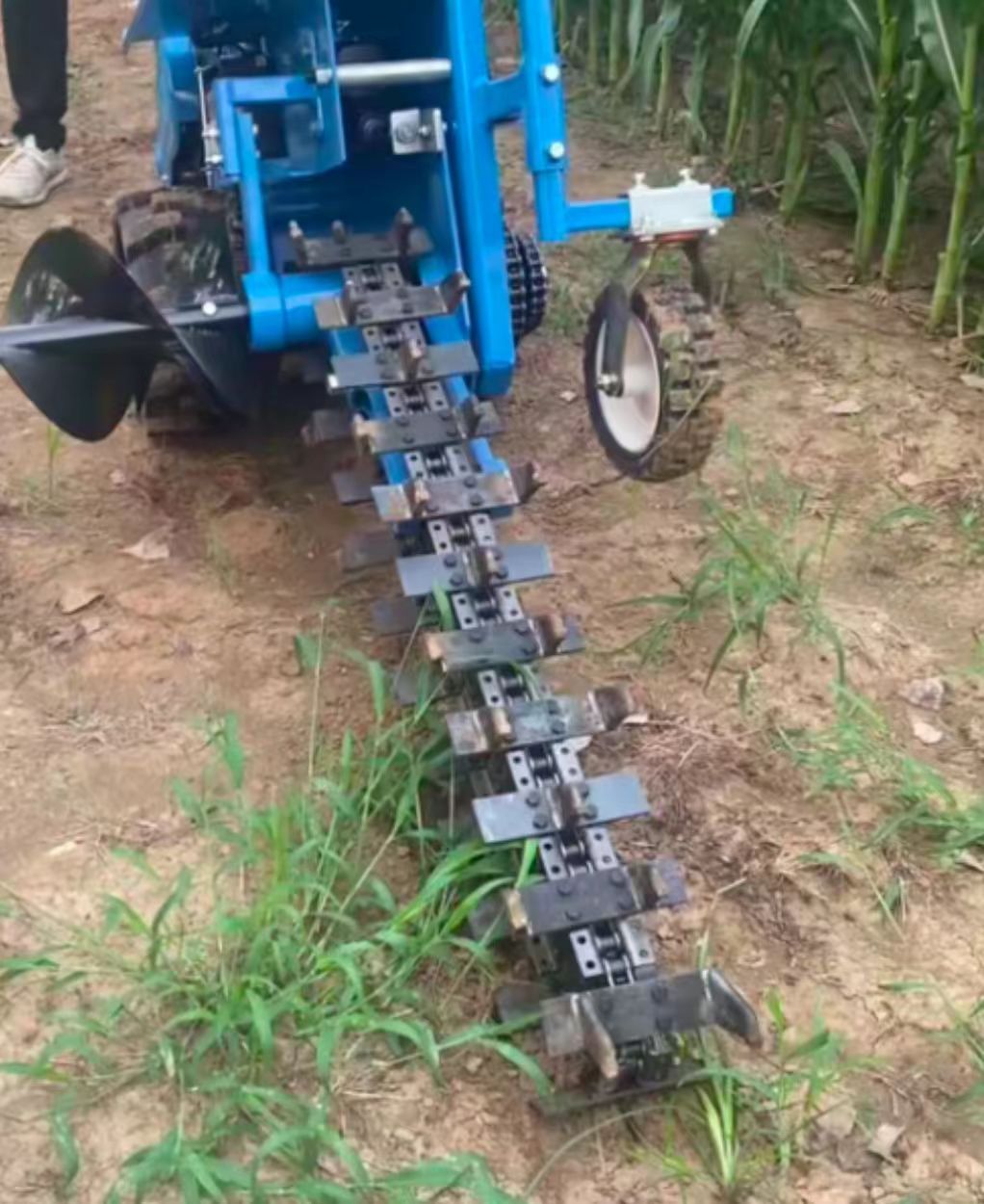 Self propelled ditcher